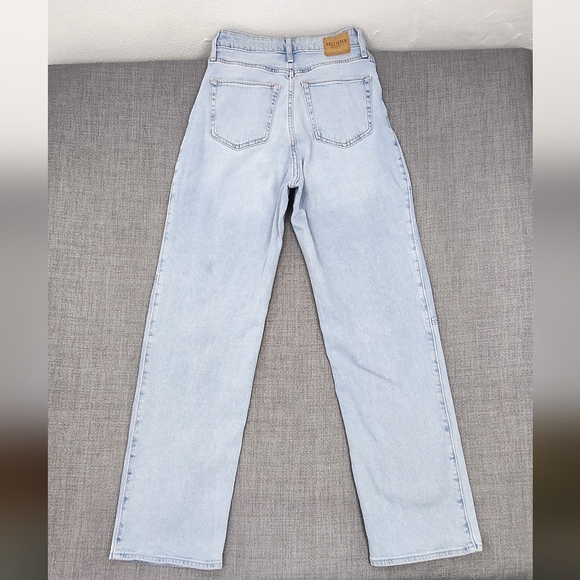 Hollister Curvy Ultra High-Rise Dad Jean Vintage Stretch. 27 - Picture 4 of 11